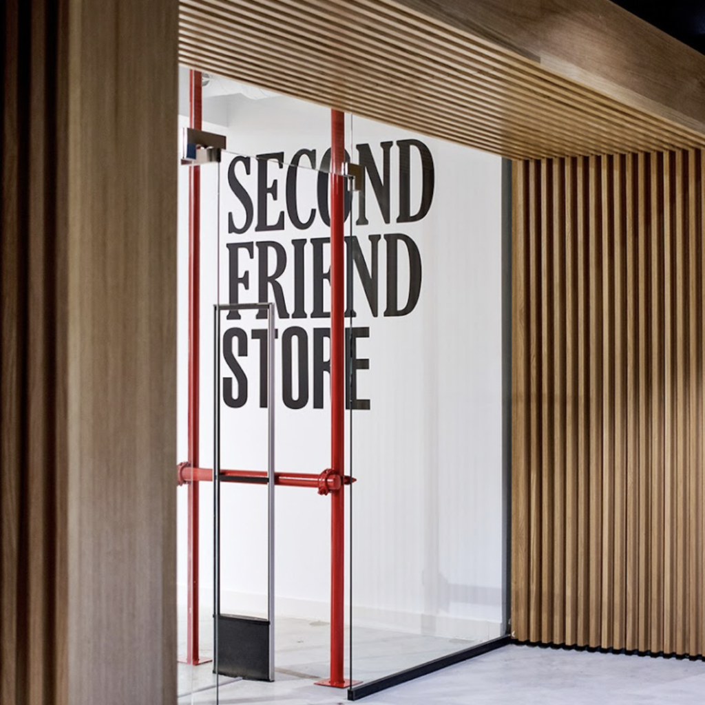 Second friend Store. Второе дыхание фонд контейнеры. Second friend Store Москва. Lime флагманский магазин.