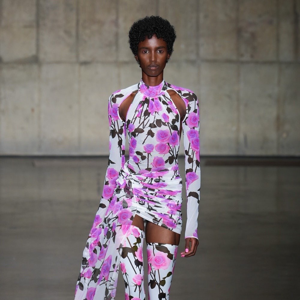 Неделя моды в Лондоне 2023: Давид Кома продлевает тренд на цветочные детали